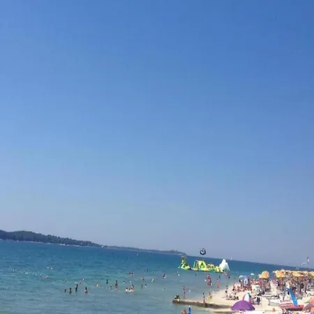 In Fa Ana Near Valbandon Apartman